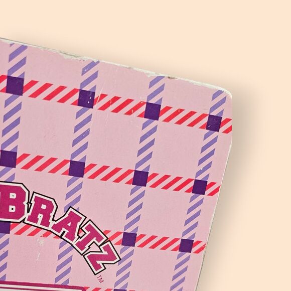 Lil' Bratz Y2K composition notebook - Picture 4 of 5